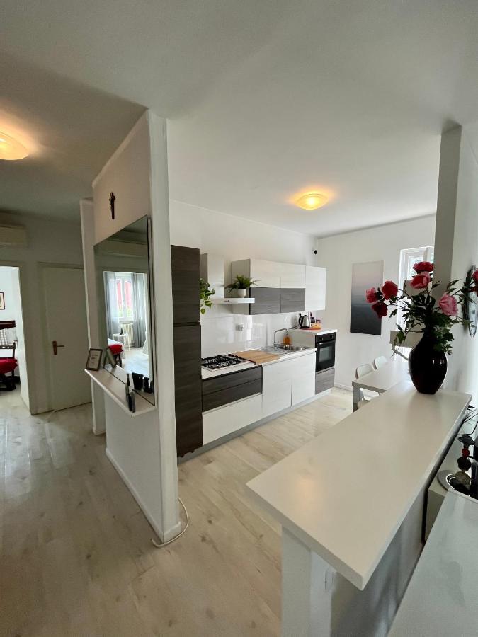 Your Familyapartment In Sirmione Eksteriør billede