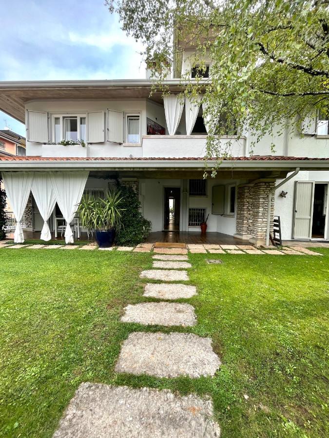 Your Familyapartment In Sirmione Eksteriør billede