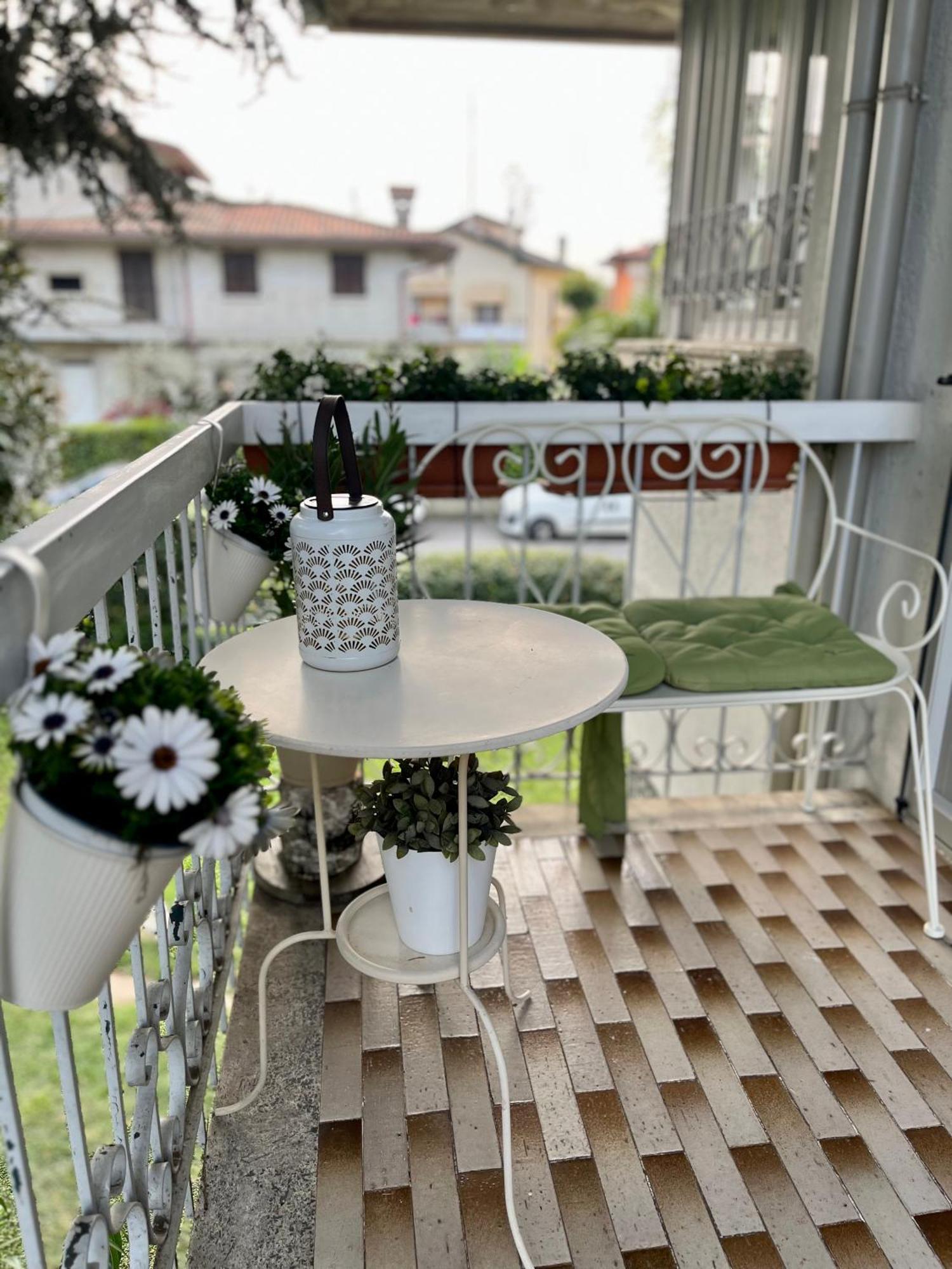 Your Familyapartment In Sirmione Eksteriør billede